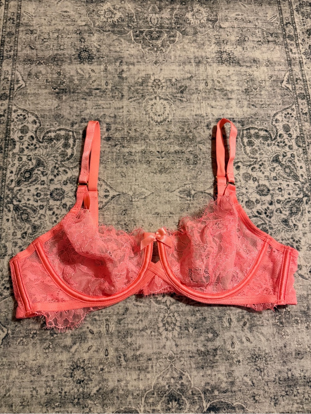 NWOT. Victoria’s Secret Unlined Demi Bra